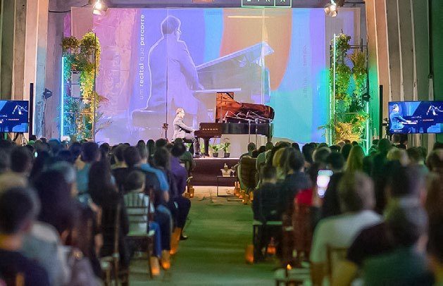 Show com palco montado no Guahyba